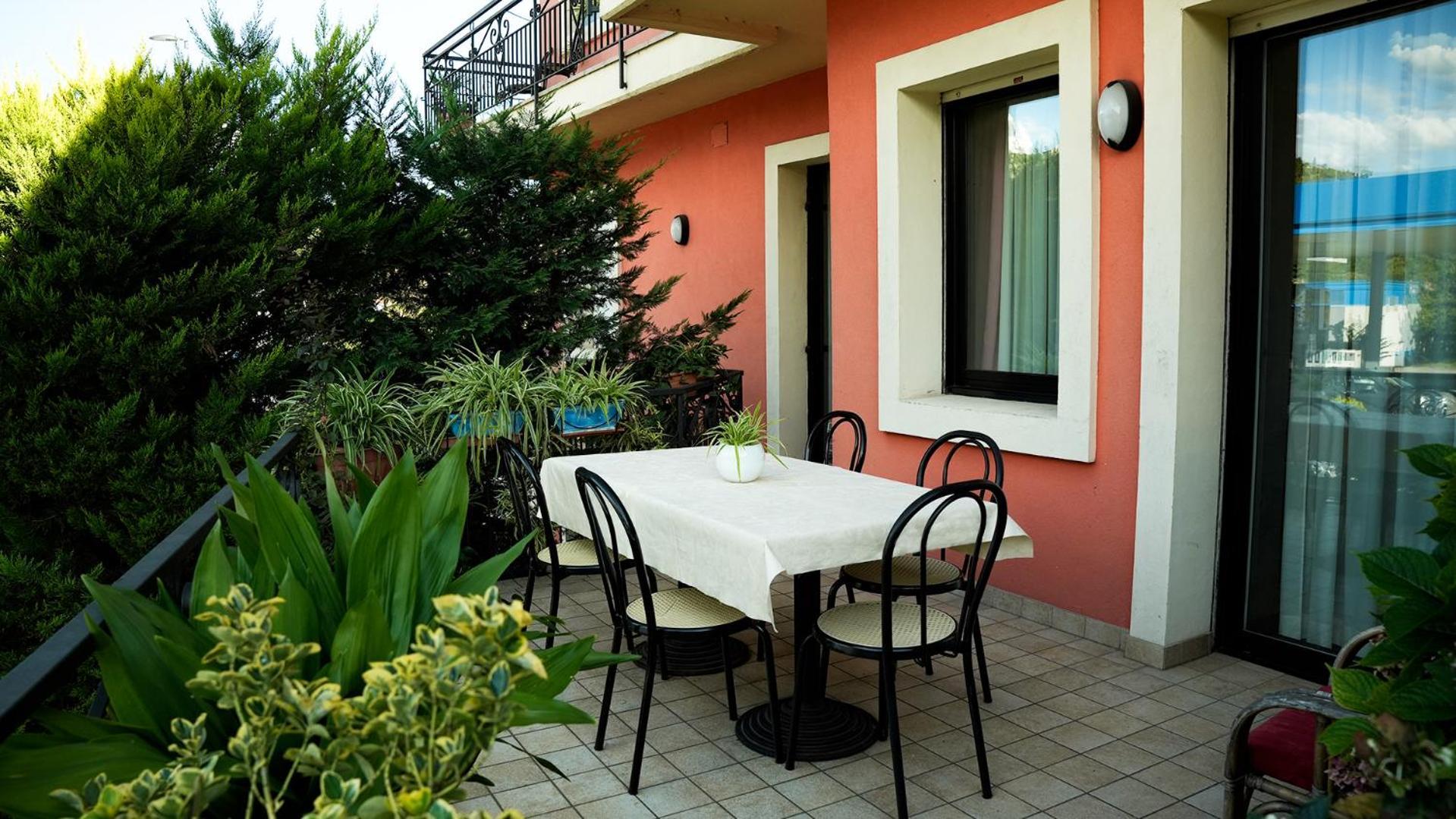 Florivana Boutique Hotel Ristorante سان بيترو في كاريانو المظهر الخارجي الصورة