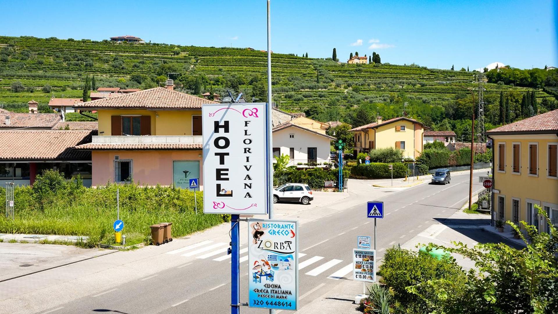 Florivana Boutique Hotel Ristorante سان بيترو في كاريانو المظهر الخارجي الصورة